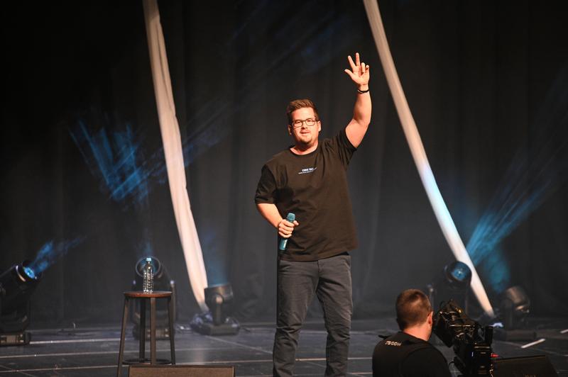 Chris Tall überzeugte sein Publikum in Suhl: Keep laughin!