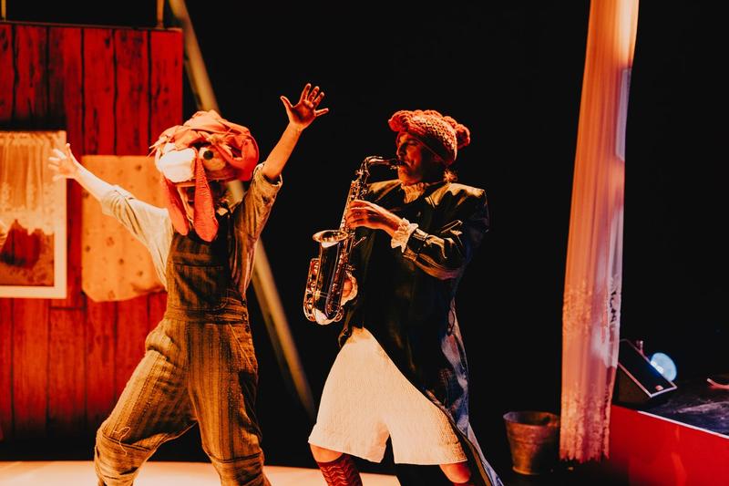 Das theater pfütze zeigt „Pettersson, Findus und der Hahn“ (ab 5 Jahren) mit Gebärdensprache