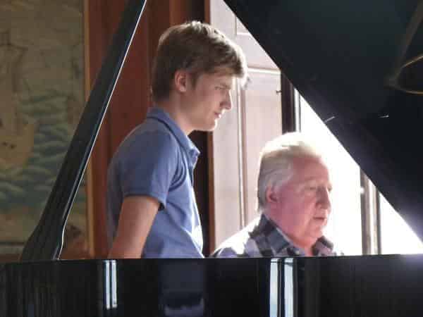 Beim Meisterkurs 2019: Leslie Howard und ein Meisterklasseschüler