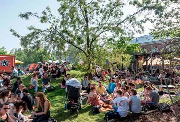 Der Biergarten des Z-Baus läutet die neue Saison ein