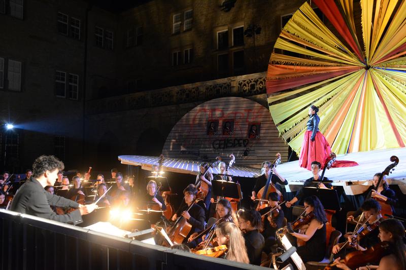 Die Junge Oper Schloss Weikersheim ist bekannt und geliebt für ihre temperamentvollen Inszenierungen. 2012 gab es Georges Bizets „Carmen" als großes Freiheitsdrama