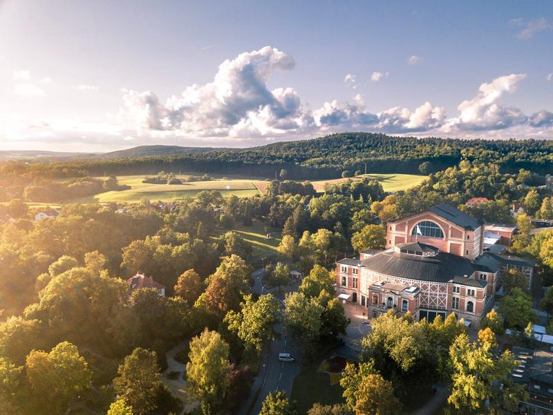 Dronenshot vom Festspielhaus