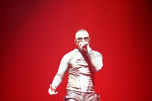Deutschrapper Luciano bringt die Arena Nürnberg mit prügelnden Basslines zum pulsieren.