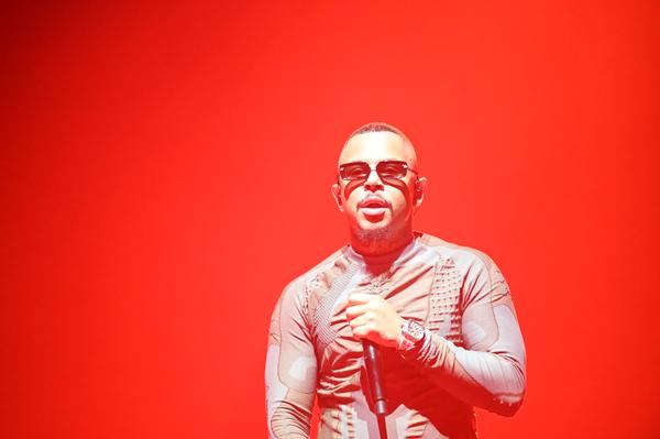 Deutschrapper Luciano bringt die Arena Nürnberg mit prügelnden Basslines zum pulsieren.