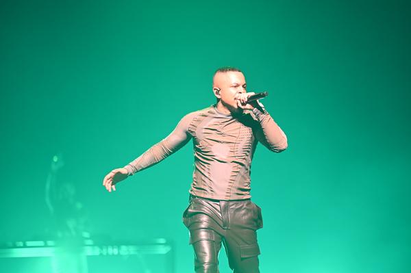 Deutschrapper Luciano bringt die Arena Nürnberg mit prügelnden Basslines zum pulsieren.