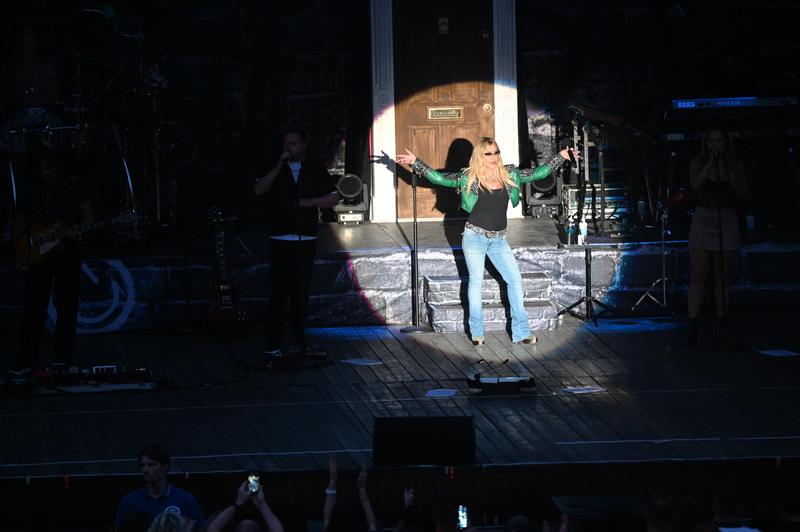 Anastacia überzeugte mitsamt ihrer Band in der Jungen Garde in Dresden