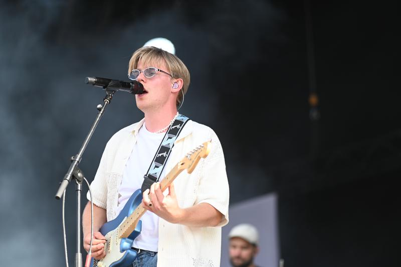 Indie-Newcomer Ennio - hier beim letztjährigen Highfield-Festival - wird das Seebühnen-Festival zum Abschluss rocken.