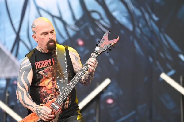 Ex-Slayer Gitarrist Kerry King wandelt auf Solopfaden. Mit einer "Slayer-light"-Show wartet er auf. Und überzeugt wenig überraschend