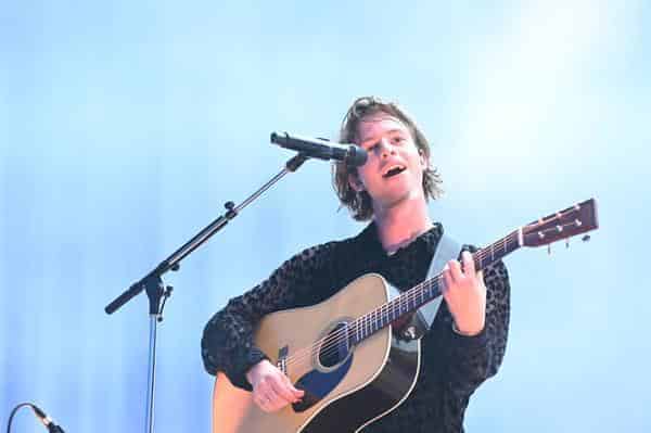 Die Giant Rooks um Sänger Frederik Rabe überzeugen am Samstag als Anheizer 