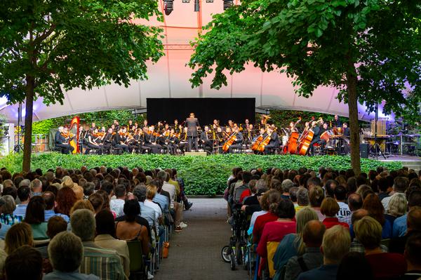 Der Musiksommer im Serenadenhof bietet klassische Konzerte unter freiem Himmel