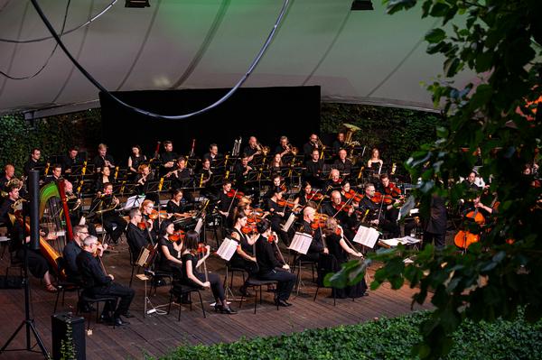 Der Musiksommer im Serenadenhof bietet klassische Konzerte unter freiem Himmel