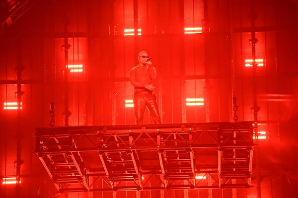 Deutschrapper Luciano bringt die Arena Nürnberg mit prügelnden Basslines zum pulsieren.
