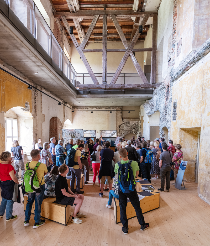 Im Schloss Schwarzburg werden Führungen durch die Sonderausstellung veranstaltet