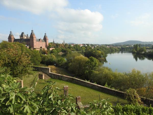 Das Schloss Johannisburg aus Sicht des Pompejanums 