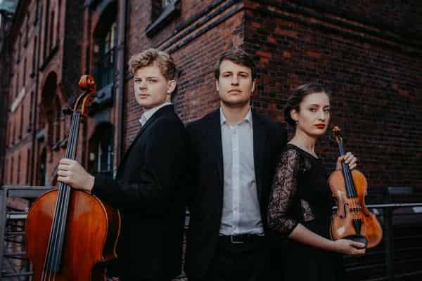 Trio E.T.A. - Elene Meipariani (Violine), Till Schuler (Violoncello), Till Hoffmann (Klavier)