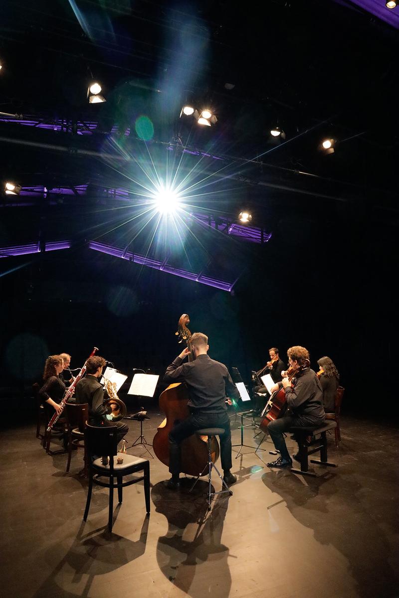 Das ensemble KONTRASTE lädt in die Tafelhalle