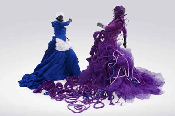 Mary Sibande, A Reversed Retrogress: Scene 1 (The Purple Shall Govern), 2013, Fiberglas, Harz, Gewebe und Stahl, 180 x 120 x 120 cm 