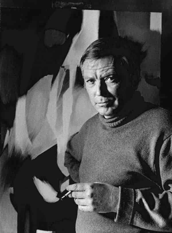 Der Künstler Ernst Weil (1919 - 1981) rauchend, 1972, Foto aus dem Nachlass