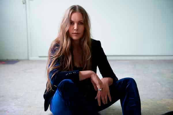 Die Solo-Künstlerin Rebekka Bakken beeindruckt mit ihrer imposanten Stimme. Im Januar zu hören im E-Werk.