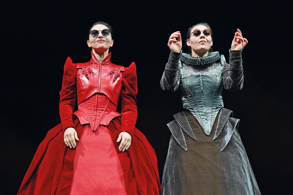 Maria Stuart feierte am 16.03.2024 Premiere am ETA Hoffmann Theater Bamberg, v.li. Alina Rank, Ewa Rataj