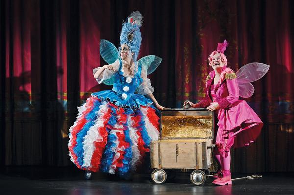 Das ETA-Hoffmann Theater Bamberg begeistert das kleine Publikum mit „Die Schöne und das Biest“