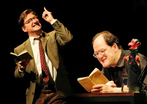  Goethes „Faust“ wird von der Fliegenden Volksbühne Frankfurt im Stadttheater Amberg vorgestellt