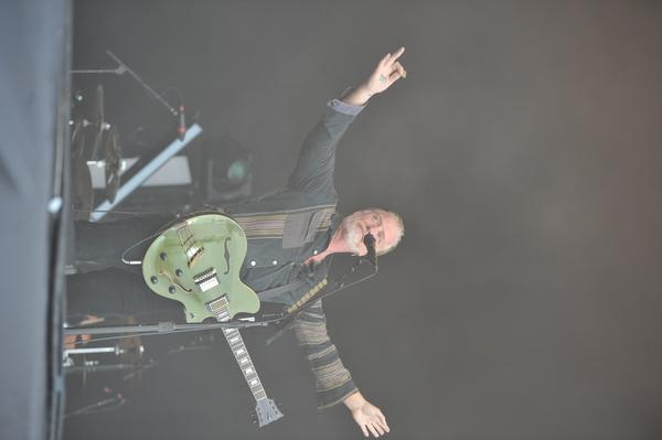 Josh Homme und die Queens of the Stone Age lieferten technisch brillanten Gitarrenrock ab