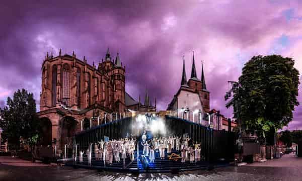Das Ensemble von Nabucco bei den Domstufen - Festspielen in Erfurt.