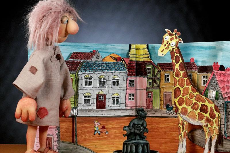 Das Dornerei Puppentheater zeigt außerdem das Stück „Riese Rick macht sich schick“