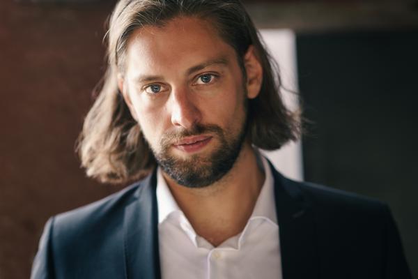 Am 31. Mai und 1. Juli wird Bassbariton Gereon Grundmann beim Wandelkonzert im Fränkischen Freilandmuseum zu hören sein