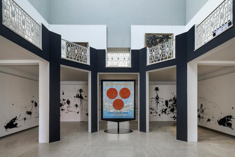 Das von Gert & Uwe Tobias gestaltete Museumsfoyer, Ausstellung „Gert & Uwe Tobias. Lovis-Corinth-Preis 2026“, Kunstforum Ostdeutsche Galerie, Gert & Uwe Tobias
