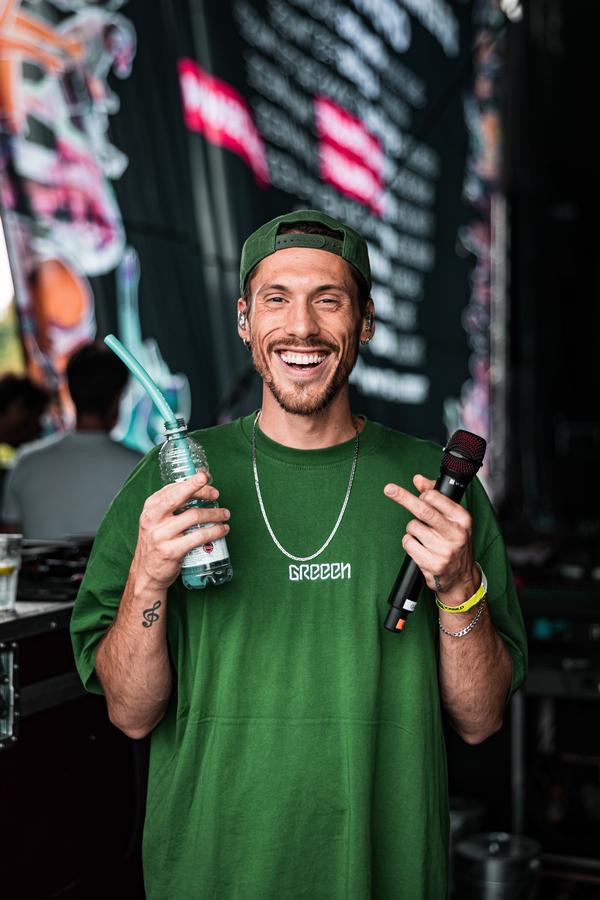 Der deutsche Rapper und Musiker Greeen ist ebenfalls Teil des WaldLicht-Festivals