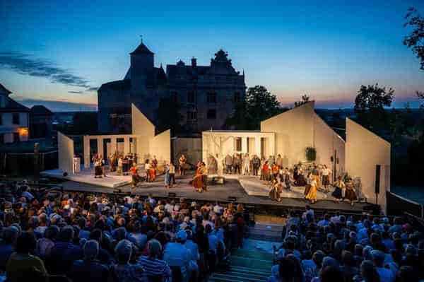 Die Cadolzburger Burgfestspiele laden in die Stadthalle Fürth ein