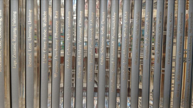 Hubert Sowa, „Kronach Corpus“ (Ausschnitt), 2000, Bücher und Plexiglas