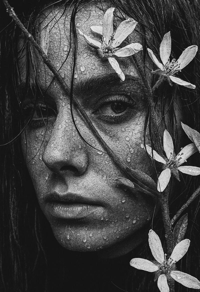 Portrait mit Blume