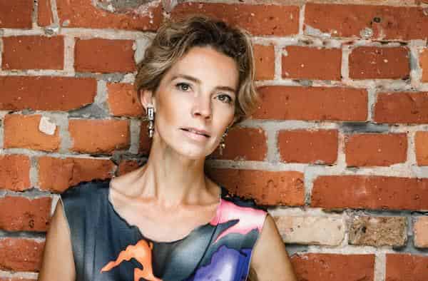 Christine Schütze kommt mit Klavier-Kabarett zu den Kreuzgangspielen extra nach Feuchtwangen