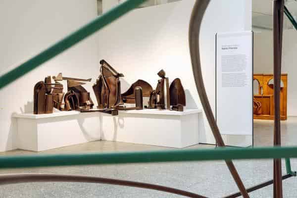 Ausstellungsansicht Anthony Caro und Eduardo Chillida im Museum Würth