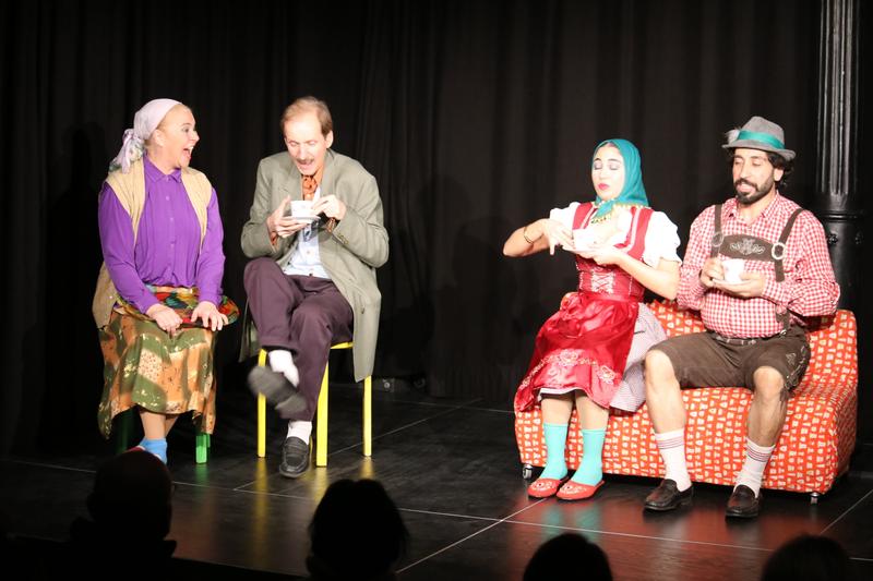 Szenenbild  „Sind Sie Ausländer? Nein, ich bin Türke“ (Theater Ulüm)