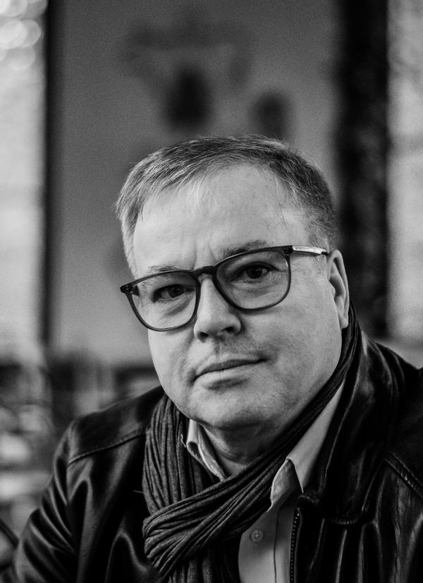 Der Schauspieler Pius Maria Cüppers spielt die Rolle des Andrew Wyke