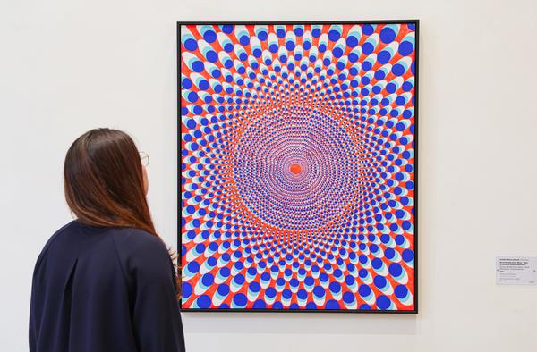Isolde Maria Joham, Kreismeditation Blau - Rot (Mandala, psychedelisch), 1972, Tempera auf Hartfaser, 110 x 90 cm, Sammlung Würth, Inv. 20412