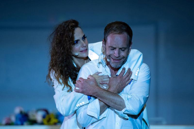Julian Weigend als Jedermann und Marie Zielcke als Guter Gesell(Beelitz 2022)