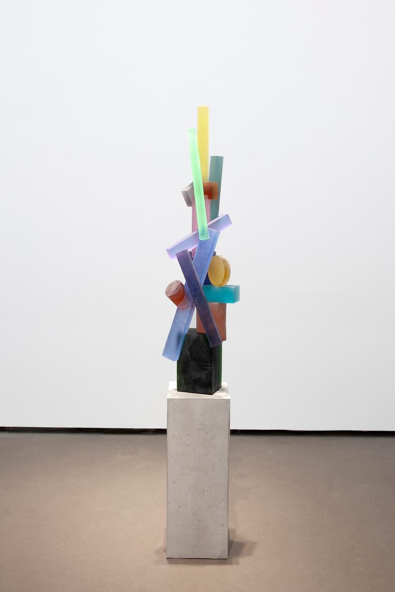 Kai Schiemenz, Bell the cat, 2024 Glas, 108 × 27 × 27 cm