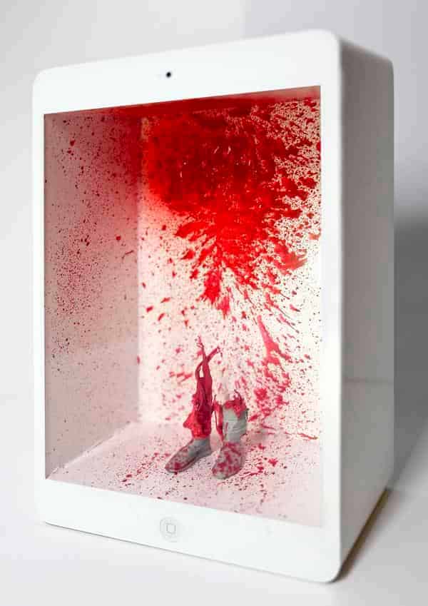 Kunstpreis der Stadt Aschaffenburg, die Ausstellung. Werk: Robert Kessler, Lost 4.0, 2020, Objekt Apple I-Pad Mini, Glasabdeckung mit Button Box.