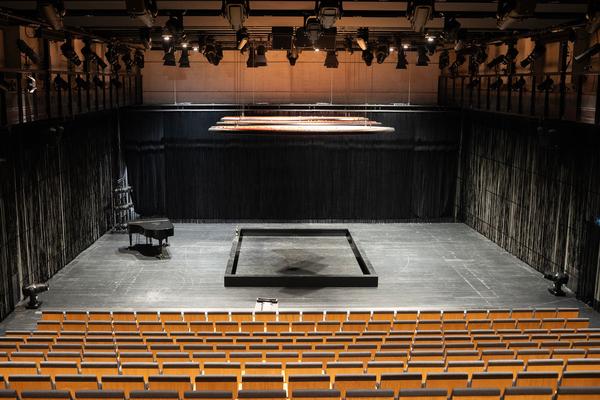 Mit der Uraufführung von Karl & Anna wird im Kleinen Haus des Mainfranken Theaters die erste Oper insziniert