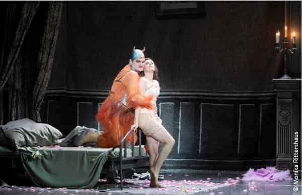 Barry Koskys Inszenierung von Jacques Offenbachs „Orpheus in der Unterwelt“ an der Komischen Oper Berlin