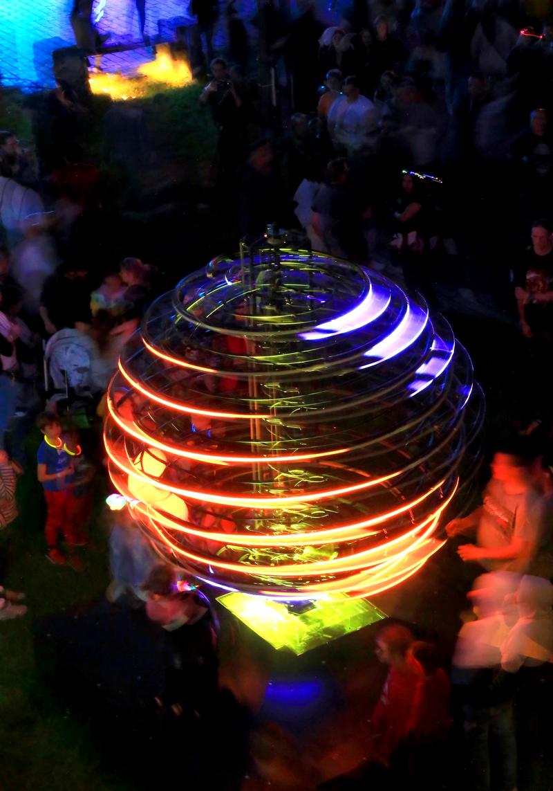 Nach KRONACH leuchtet® 2024 wieder dabei: kinetische Lichtkunst des Niederländers Gertjan Adema