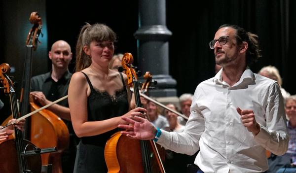 KuFo-Leiter Jens D. Ravari mit dem Residenzorchester Orchester Ventuno