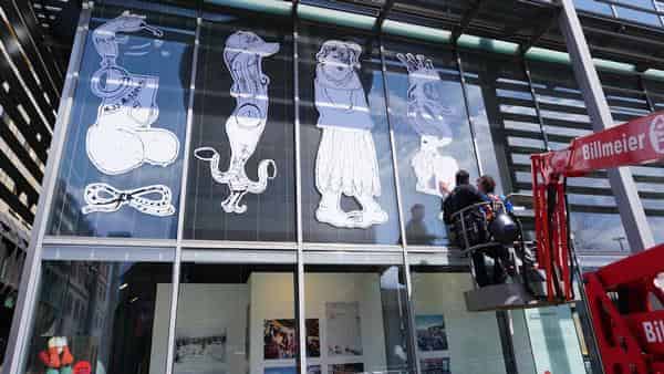 Kollektiv KnickTick bei der Installation im Rahmen des 22. internationalen figuren.theater.festivals