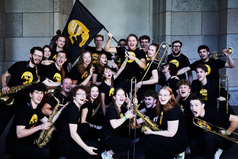 Das Landes-Jugendjazzorchester Bayern präsentiert beim Sparda-Bank Klassik Open Air 2025 ein Programm aus verschiedenen Sparten