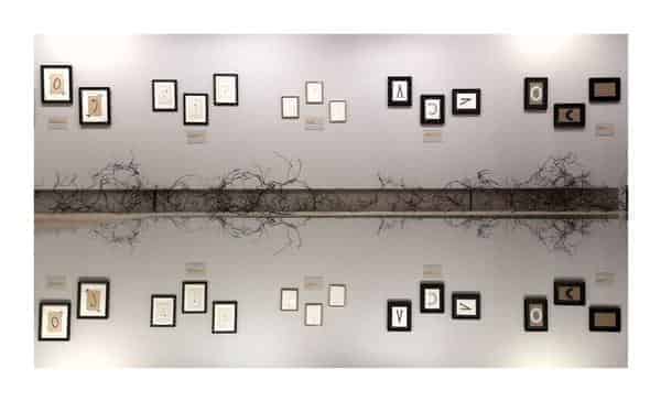 Ausstellungsansicht Installationen von Birgit Wilde, „Schwarzer Walzer“ und Manuela Tirler, „Weed“, 2021